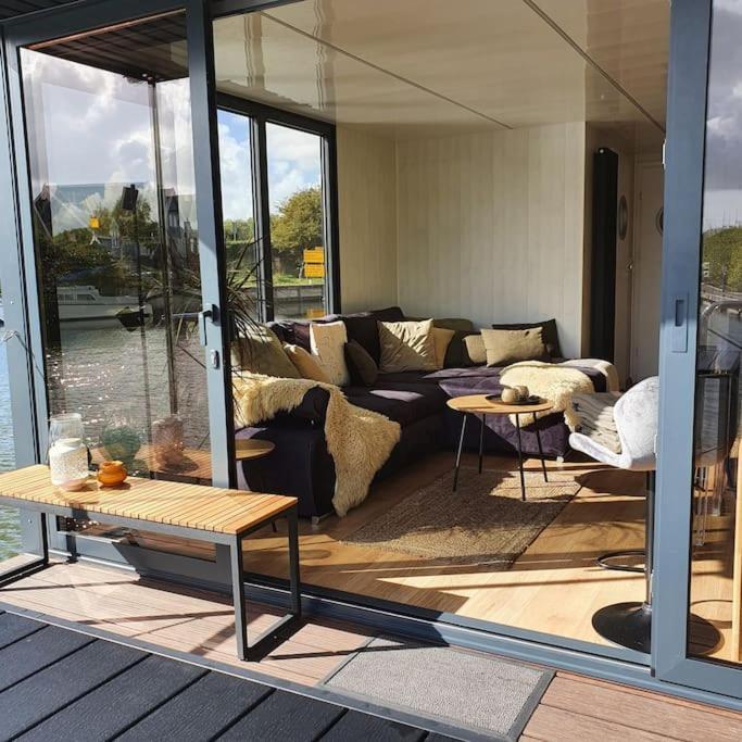 מלון מוניקנדאם Modern, Brand New Houseboat Near Amsterdam מראה חיצוני תמונה