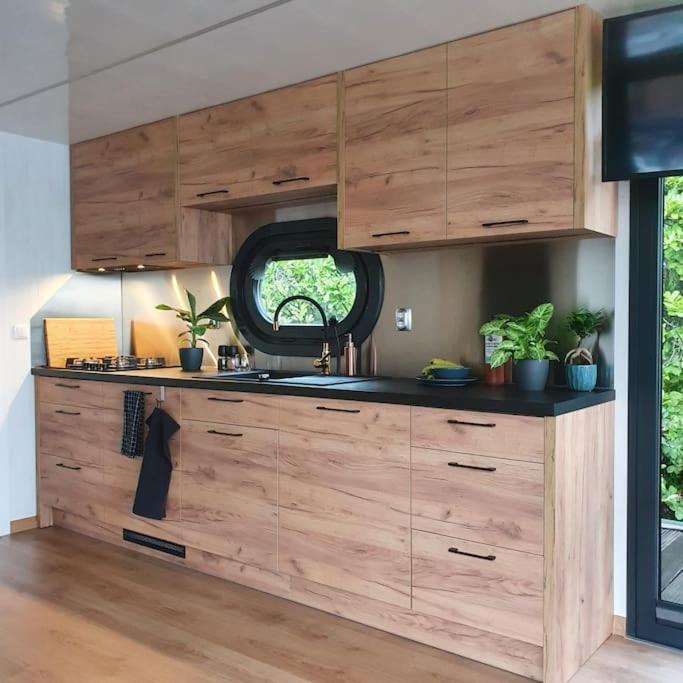 מלון מוניקנדאם Modern, Brand New Houseboat Near Amsterdam מראה חיצוני תמונה
